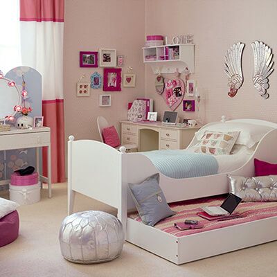 Phòng ngủ cho bé gái màu hồng